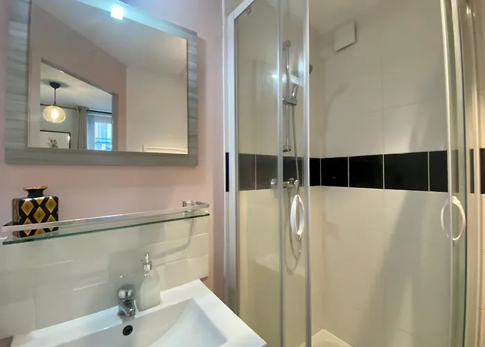 Le 202 Renove Au Coeur De דירה